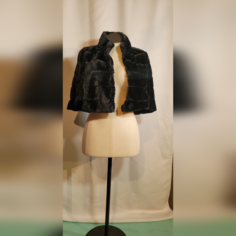 Cape black fur soft Medium. Elegant. Night event.